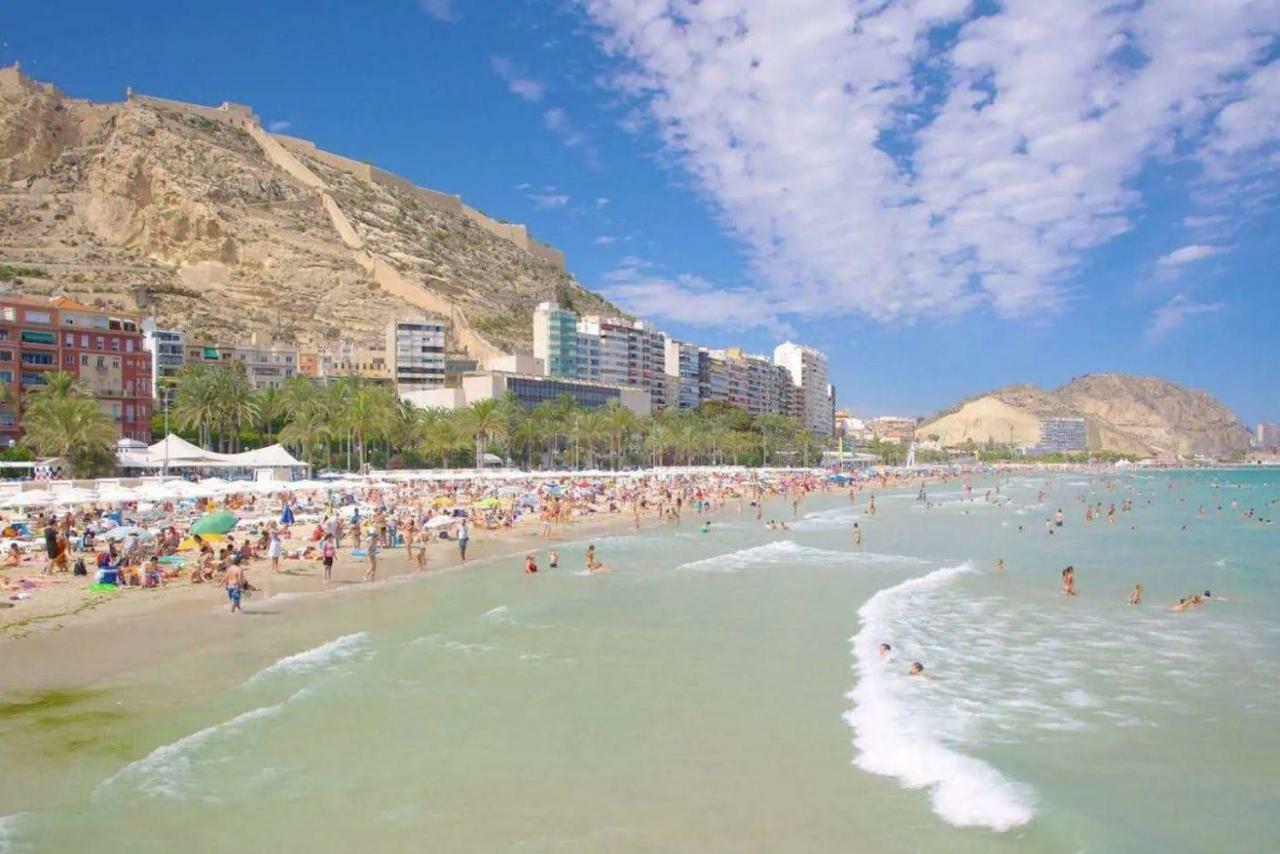 Atico Con Terraza En El Centro De Alicante Apartment Luaran gambar
